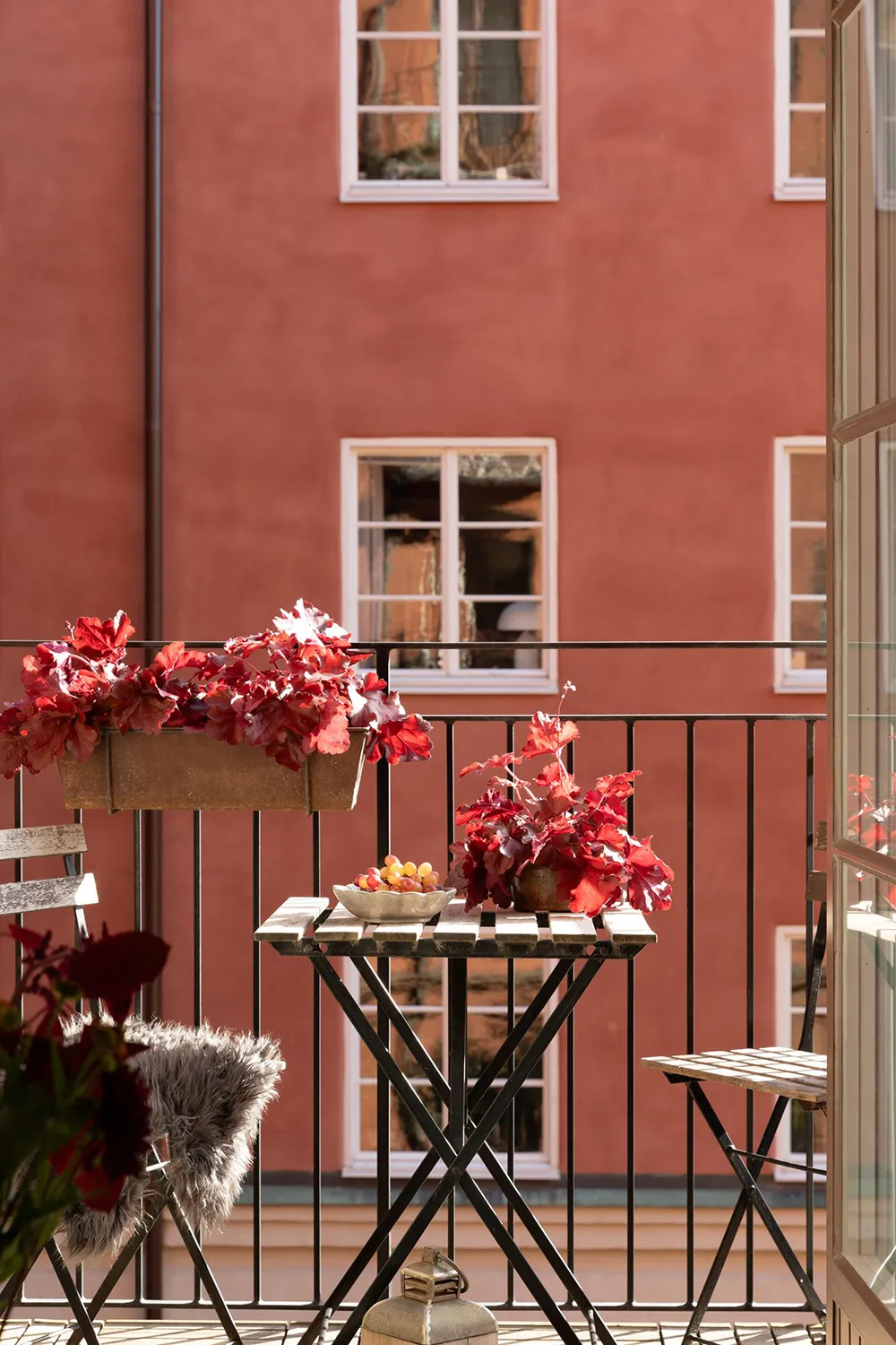 Śmiałe kolory i jesienne nastrój: mały mieszkanie w Sztokholmie (32 m²) - Gallery image 8