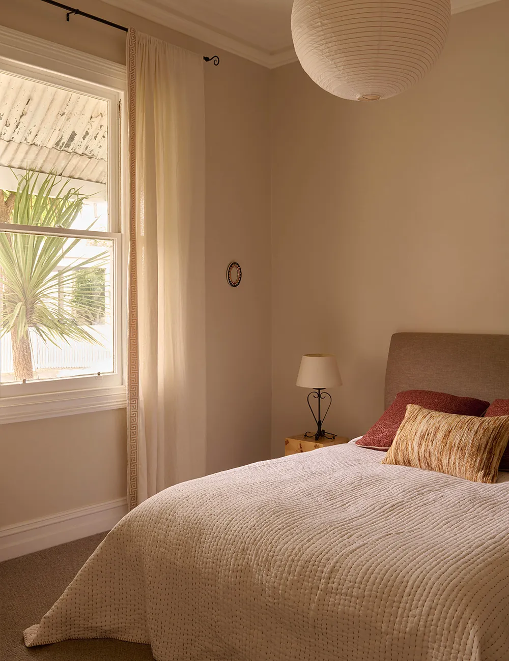 Interior de durazno agradable en una pequeña casa de una familia joven en Melbourne - Gallery image 13