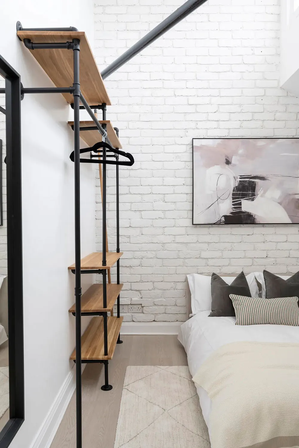 Білий лофт у будівлі колишньої конюшні в Лондоні (82 кв. м) - Gallery image 11