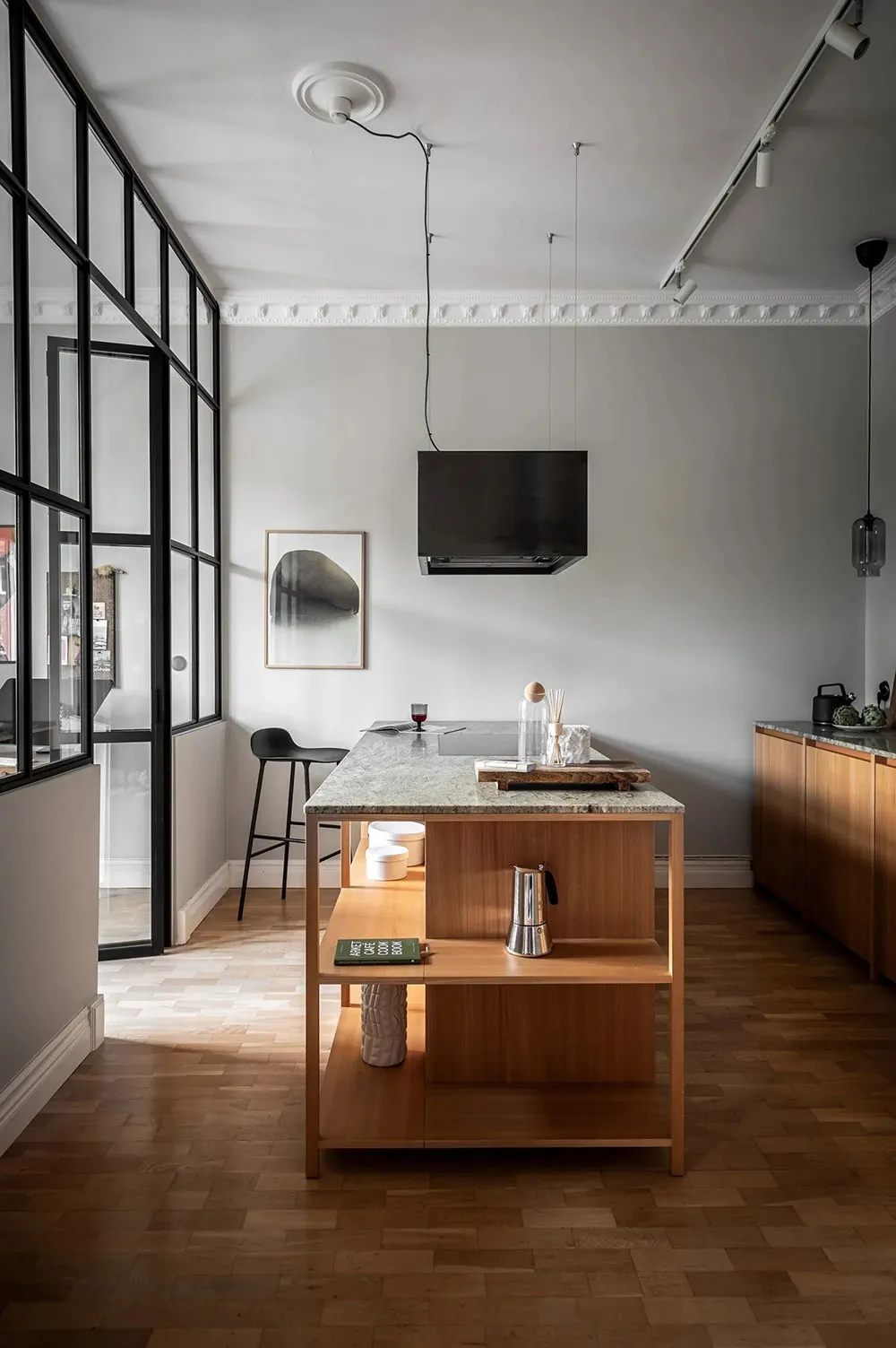 Стильный серый интерьер в Швеции с необычным декором (65 кв. м) - Gallery image 9