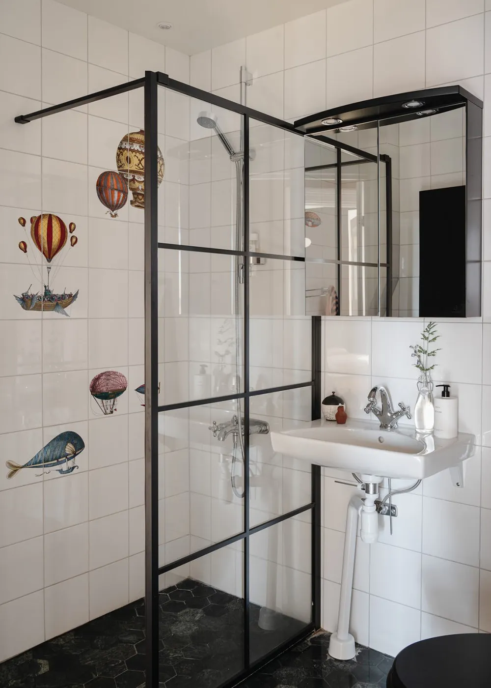 Farbige Wandpapiere: Ein gemütlicher Wohnraum in Stockholm (71 qm) - Gallery image 23