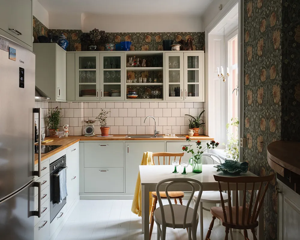 Farbige Wandpapiere: Ein gemütlicher Wohnraum in Stockholm (71 qm) - Gallery image 8