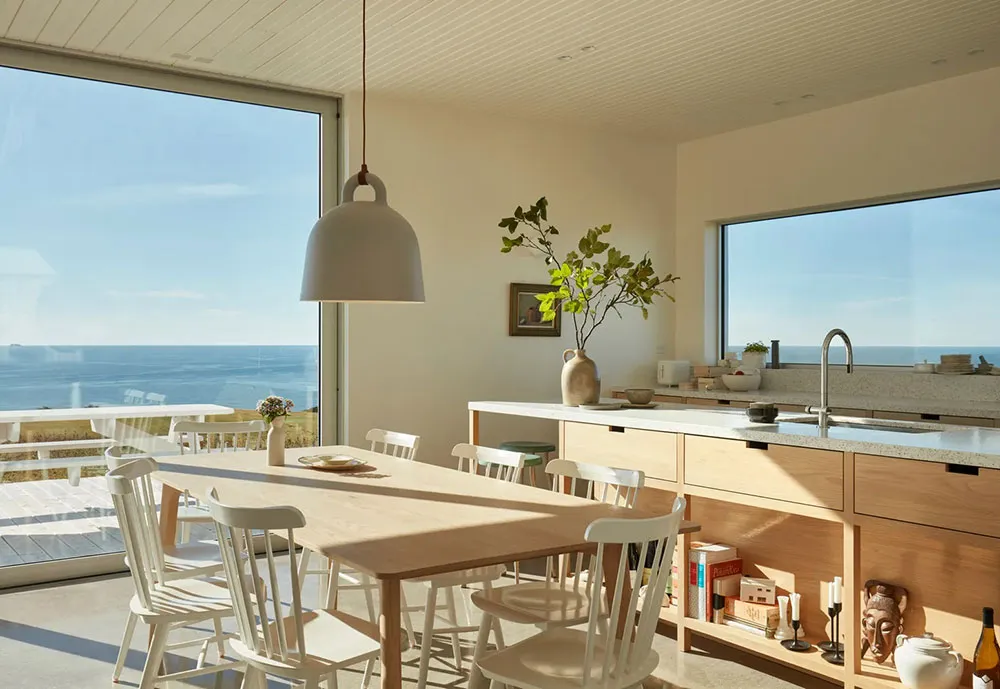 Светлый современный дом отдыха с панорамными видами в Канаде - Gallery image 3