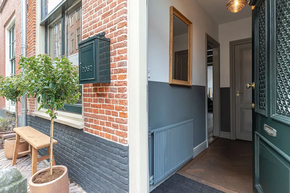 Efektowne odcienie szarości w дизайnie historycznego domu w Holandii - Gallery image 2