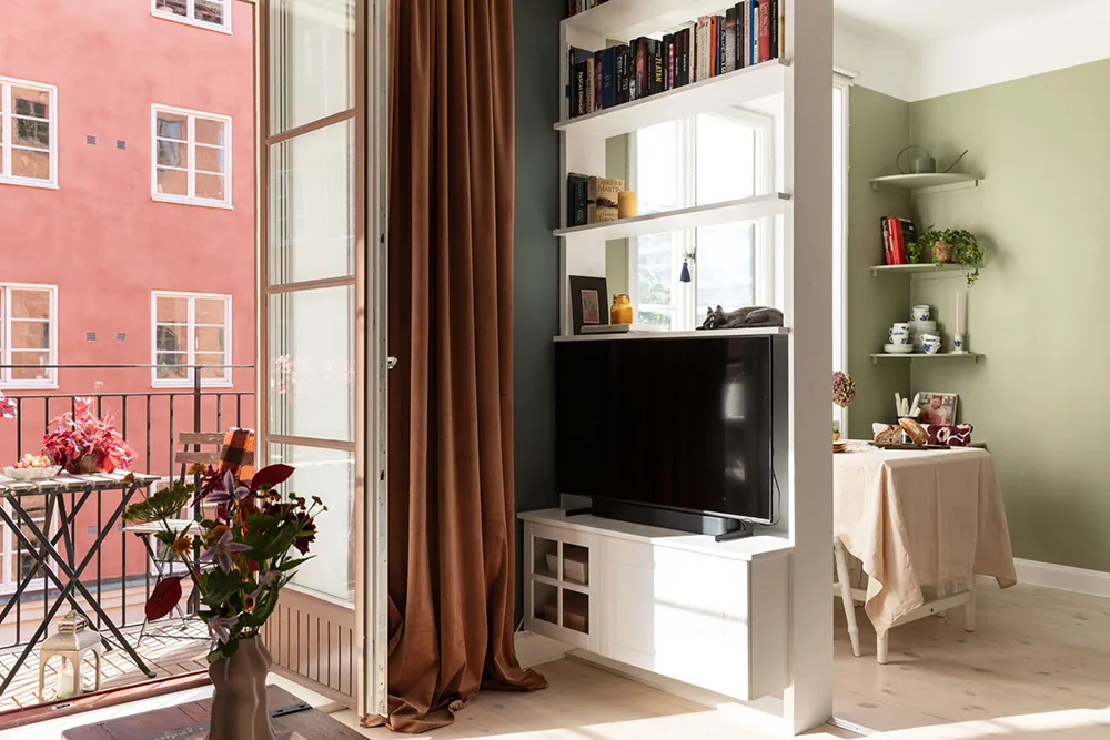 Śmiałe kolory i jesienne nastrój: mały mieszkanie w Sztokholmie (32 m²) - Gallery image 15