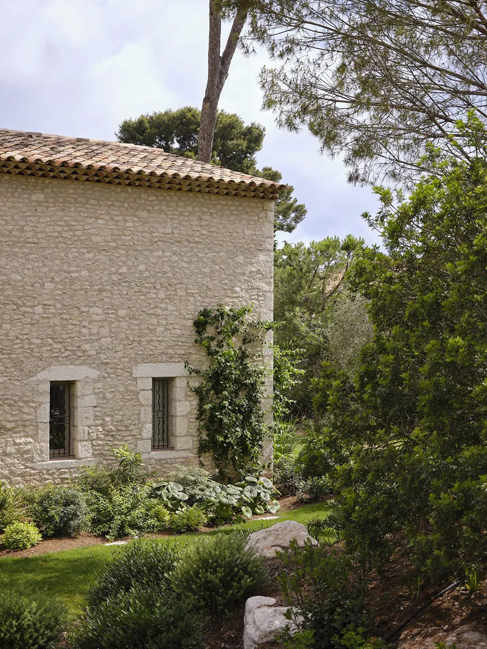 Formas orgánicas y diseño mediterráneo: villa en Sen-Trap - Gallery image 21