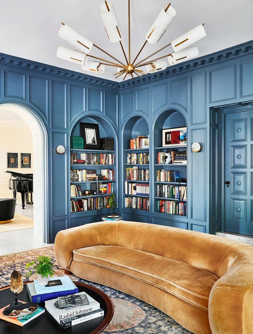 Весняні кольори та нотки гламуру: будинок сім'ї сценариста та режисера в Лос-Анджелесі - Gallery image 5