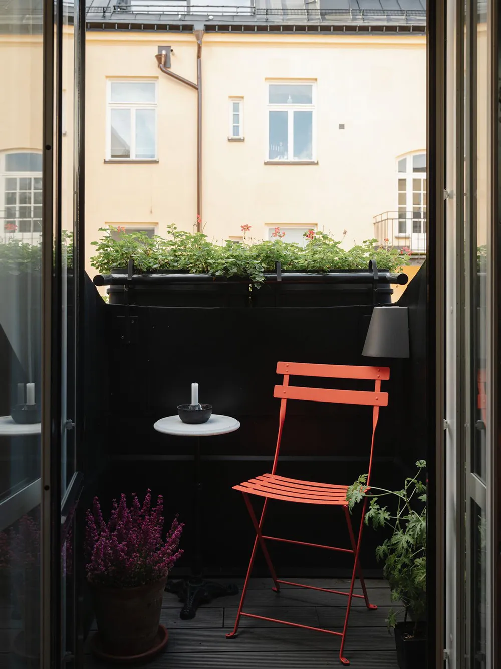 Eklektrischer Interieur einer kleinen skandinavischen Wohnung (63 qm) - Gallery image 17