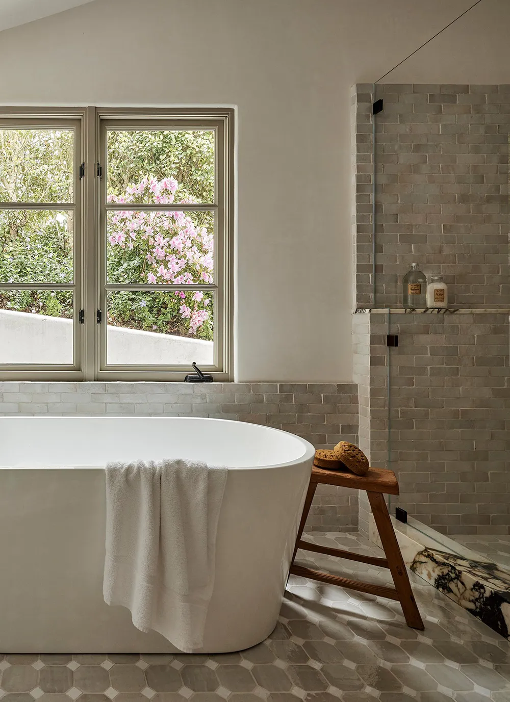 Расслабленная калифорнийская элегантность в дизайне виллы в испанском стиле - Gallery image 15