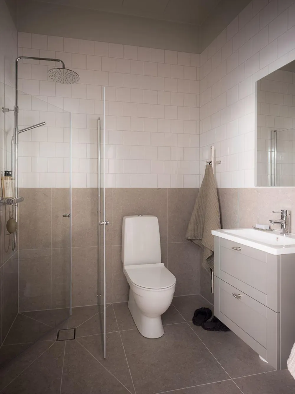 Stylish Pastel Interior of First-Floor Studio Apartment in Göttingen (43 sqm) - Gallery image 16