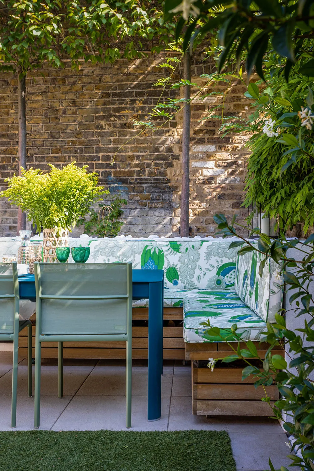 Śmiałe i piękne kolory w designie domu typu townhouse w Londynie - Gallery image 11