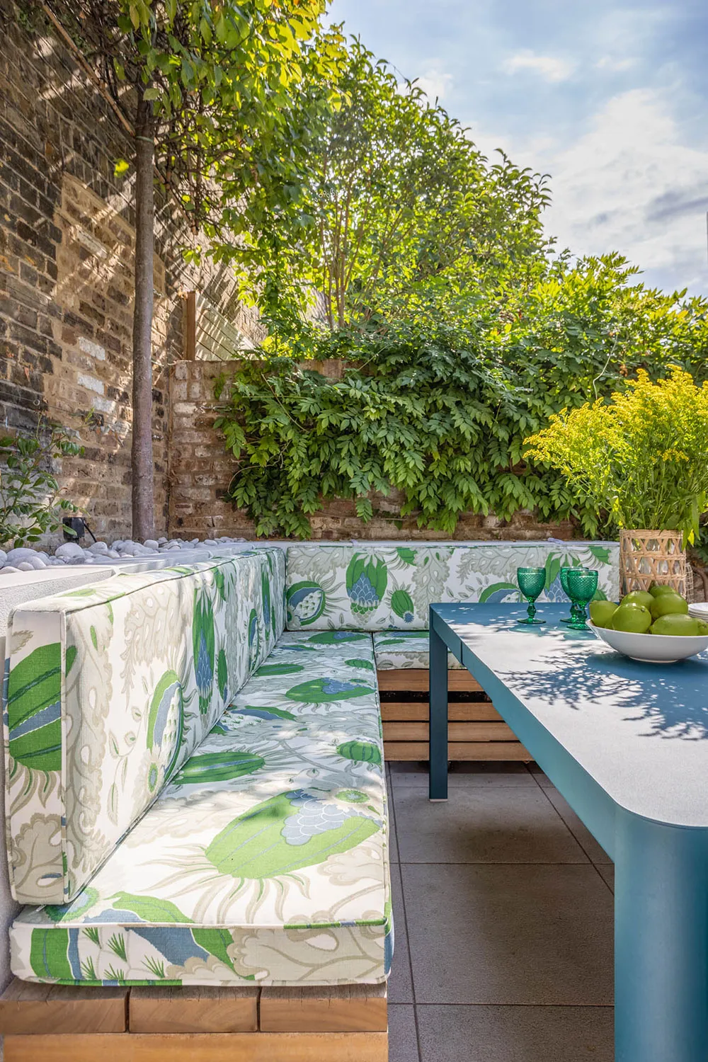 Śmiałe i piękne kolory w designie domu typu townhouse w Londynie - Gallery image 12