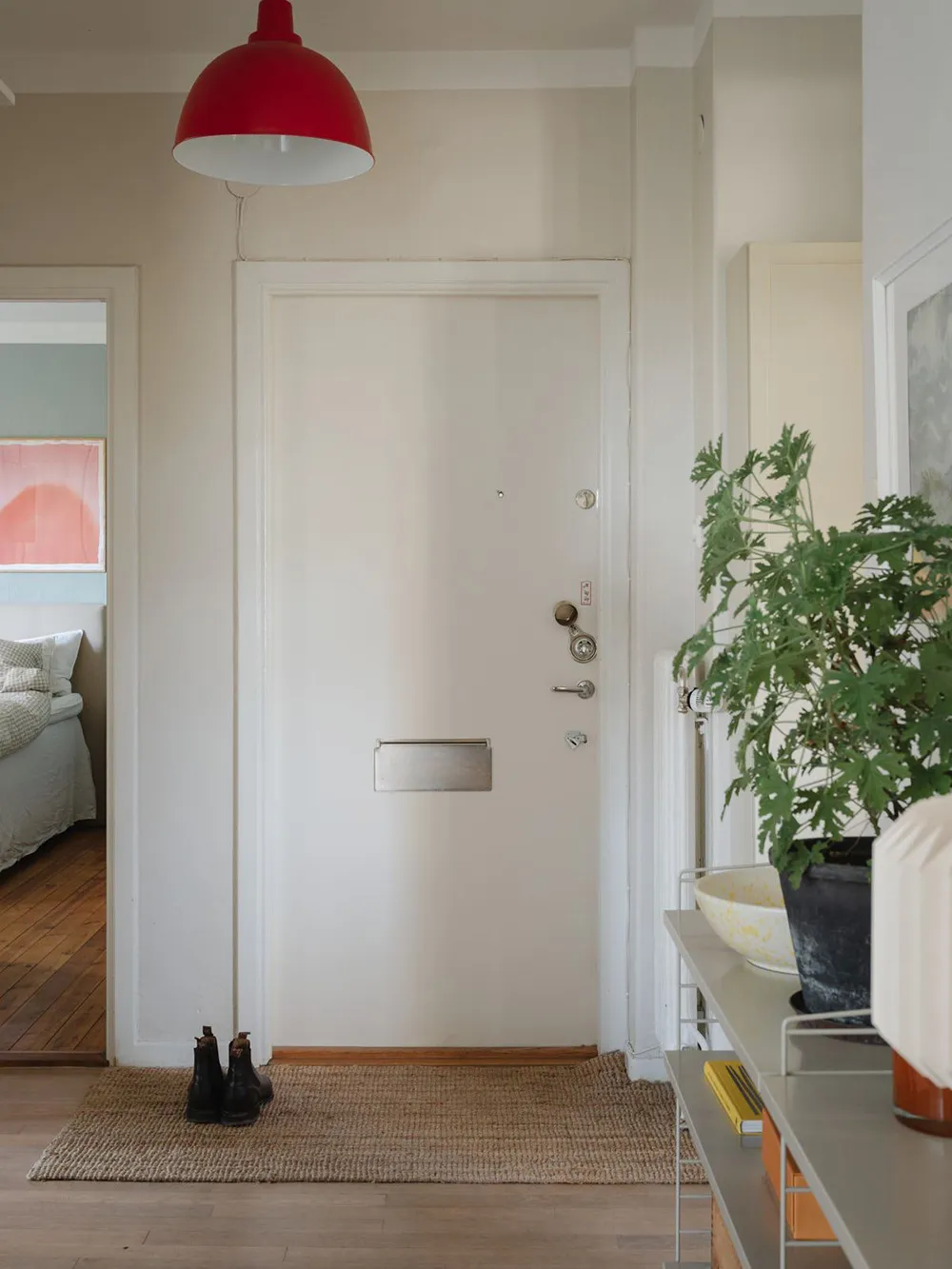 How in a country house: apartment with a fireplace and views of pine trees in Stockholm (63 sq. m) - Gallery image 23