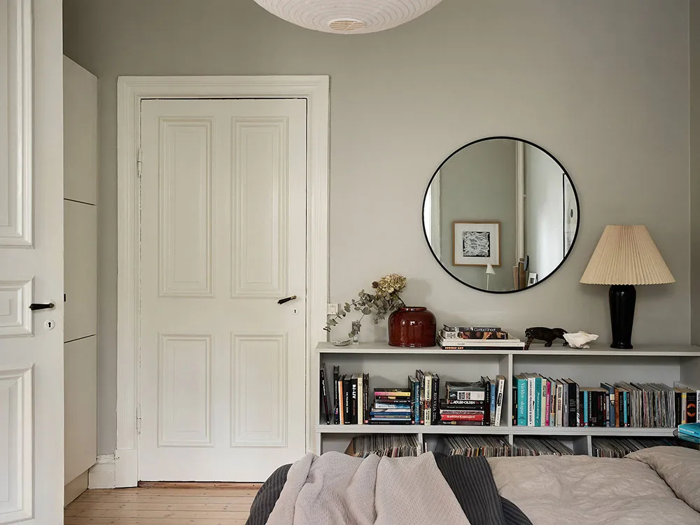 Petite mais charmante deux pièces avec tapis blanc et cuisine sombre (43 m²) - Gallery image 7