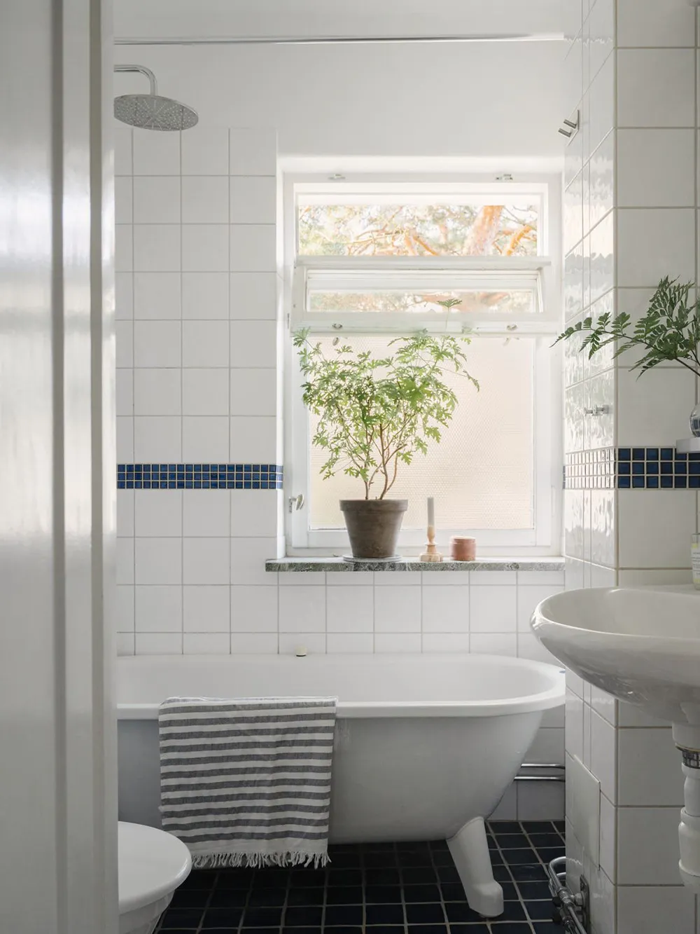 How in a country house: apartment with a fireplace and views of pine trees in Stockholm (63 sq. m) - Gallery image 14