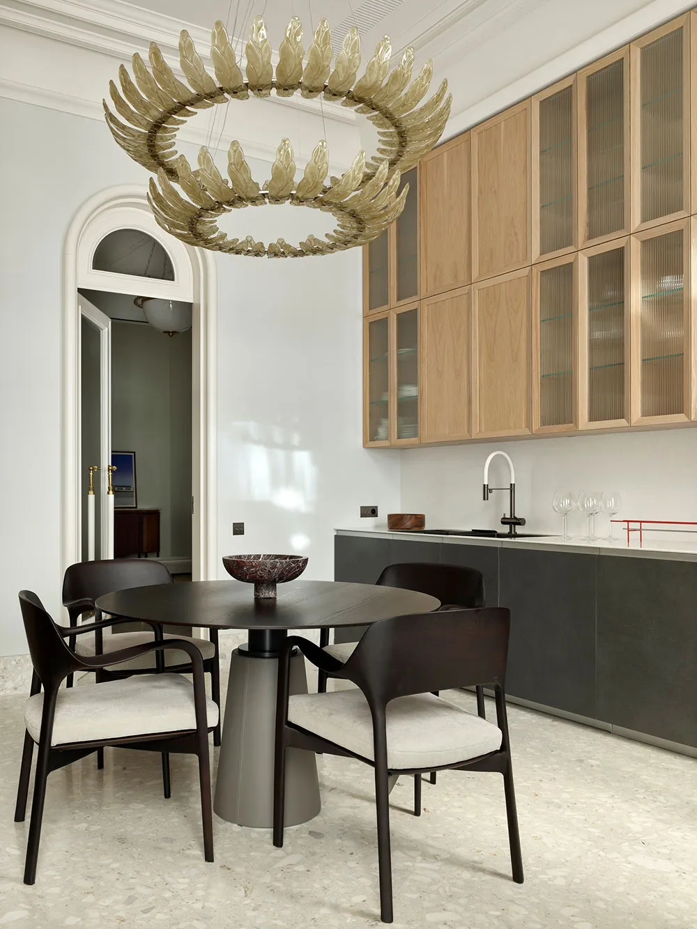 Елегантні апартаменти дизайнера Анни Зінковської в історичному будинку в центрі Москви - Gallery image 4