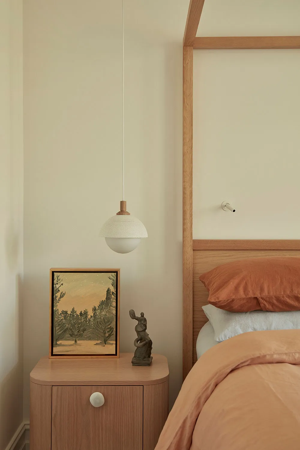 Небольшой белый домик с мягкими и располагающими интерьерами в Сиднее - Gallery image 13