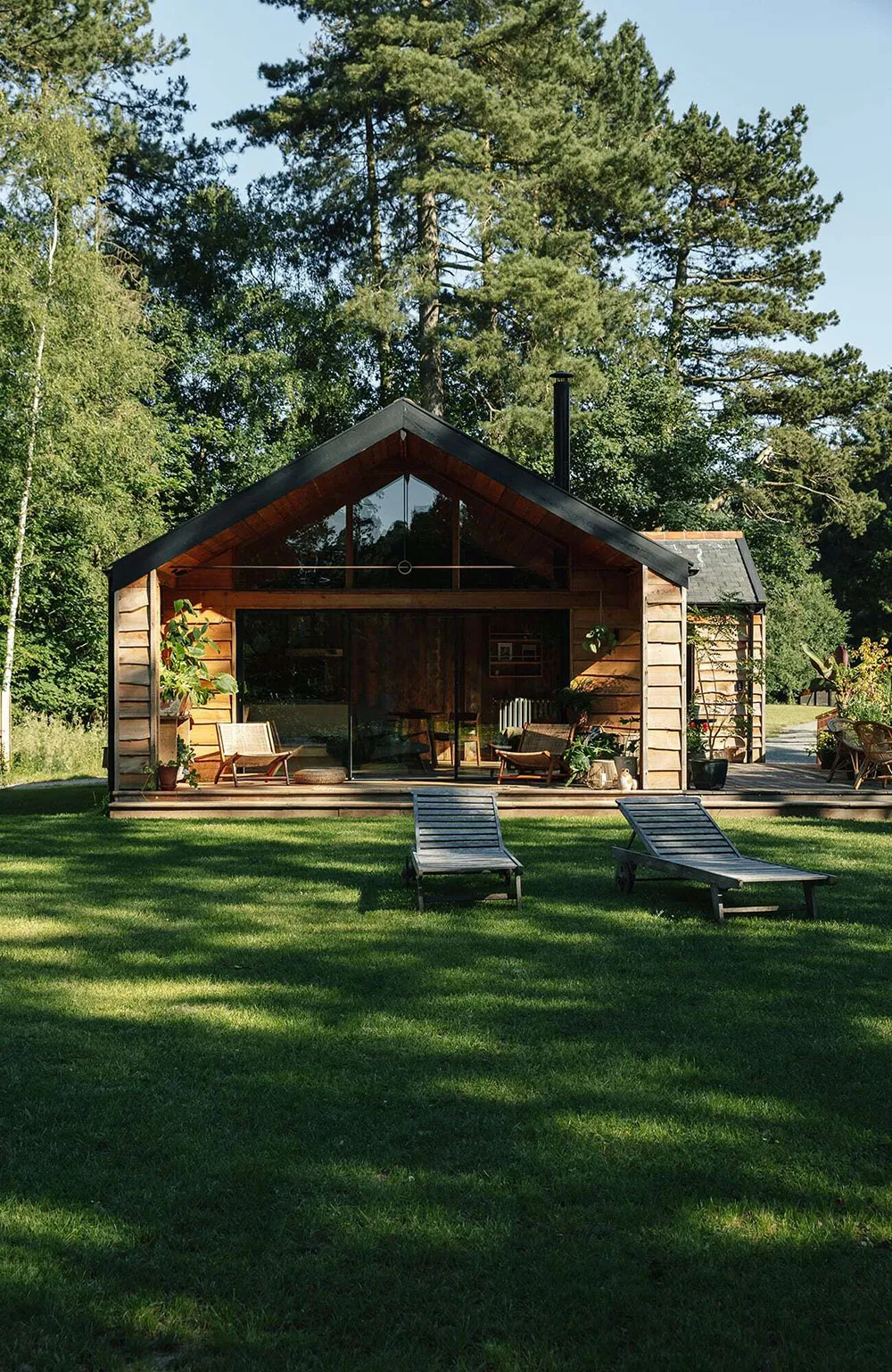 Полностью деревянный коттедж с видом на озеро в Англии - Gallery image 1