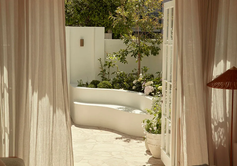 Небольшой белый домик с мягкими и располагающими интерьерами в Сиднее - Gallery image 8