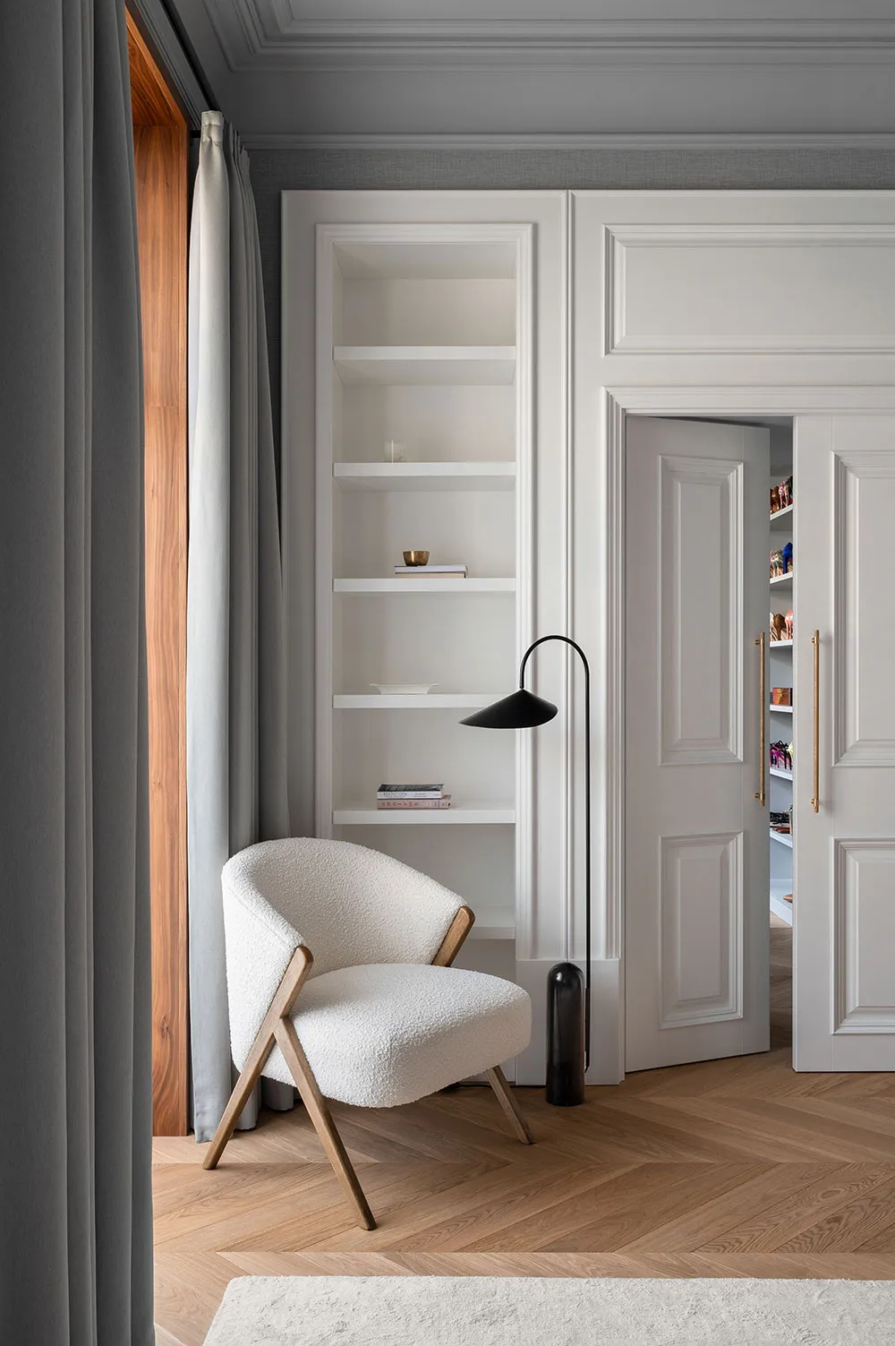 キーウに住む若い家族向けの、柔らかな雰囲気のモダンなインテリア - Gallery image 30