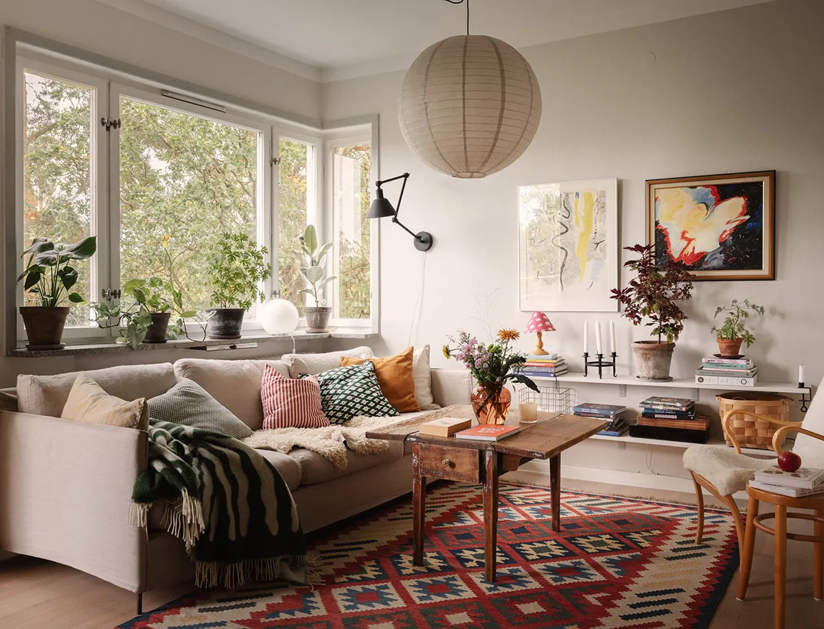 How in a country house: apartment with a fireplace and views of pine trees in Stockholm (63 sq. m) - Gallery image 2