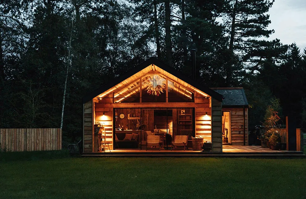 Полностью деревянный коттедж с видом на озеро в Англии - Gallery image 17