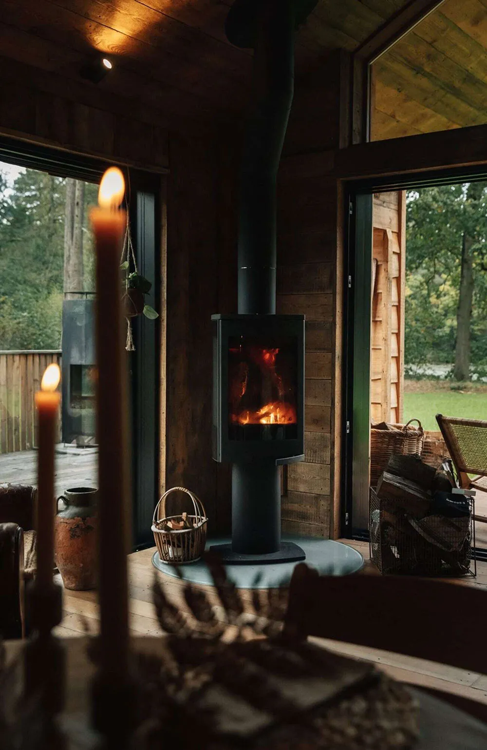 Полностью деревянный коттедж с видом на озеро в Англии - Gallery image 4