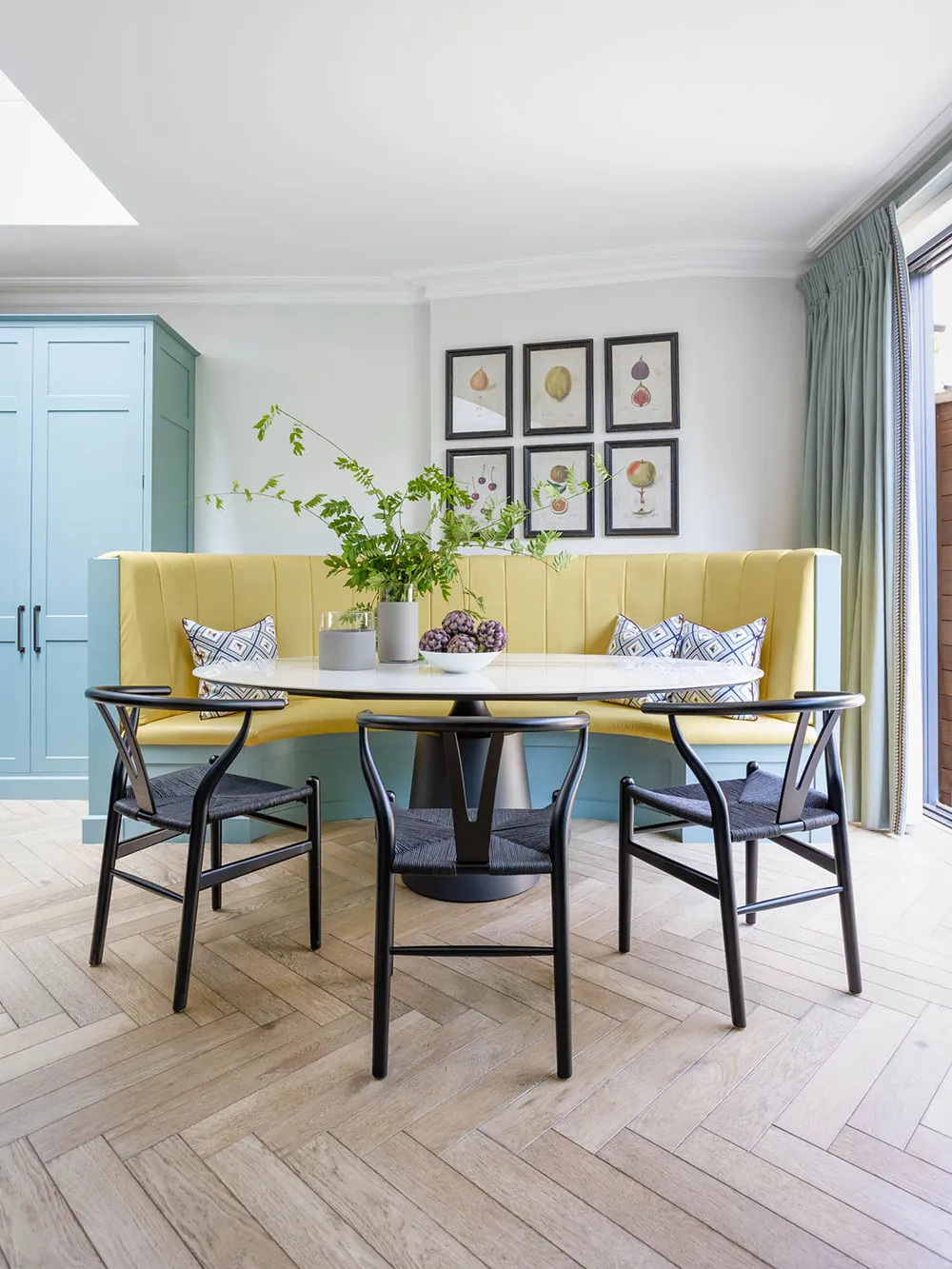 Śmiałe i piękne kolory w designie domu typu townhouse w Londynie - Gallery image 6