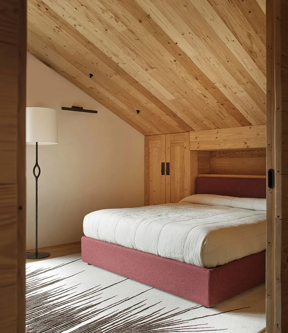 Ciepła elegancja w designie mieszkania w Włoskich Alpach - Gallery image 14