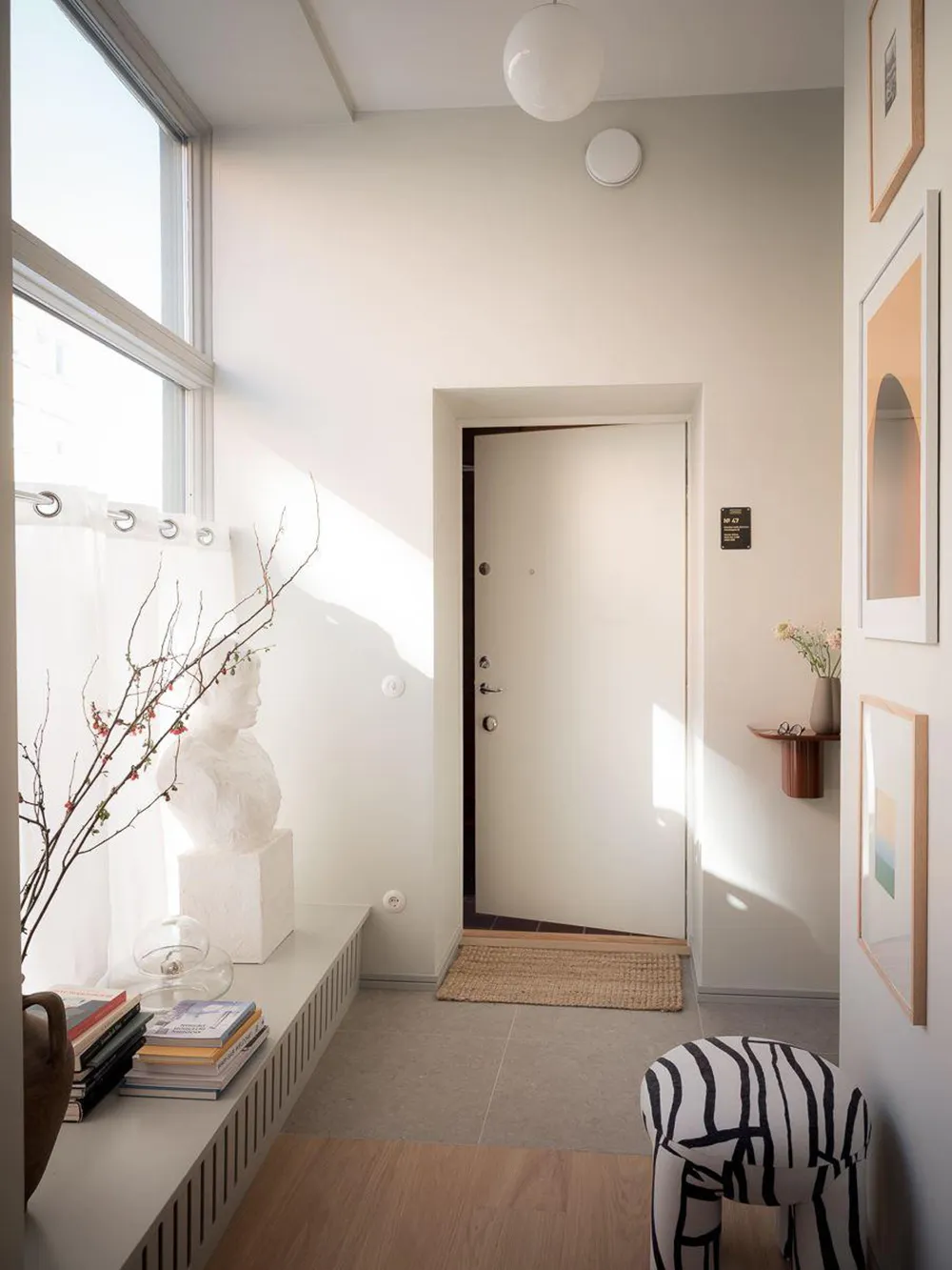 Stylish Pastel Interior of First-Floor Studio Apartment in Göttingen (43 sqm) - Gallery image 20