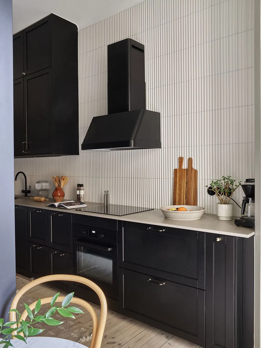 Intérieur Scandinave avec des notes automnales dans le décor (76 m²) - Gallery image 12