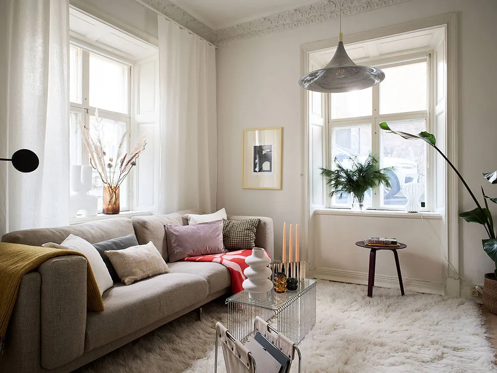 Petite mais charmante deux pièces avec tapis blanc et cuisine sombre (43 m²) - Gallery image 11