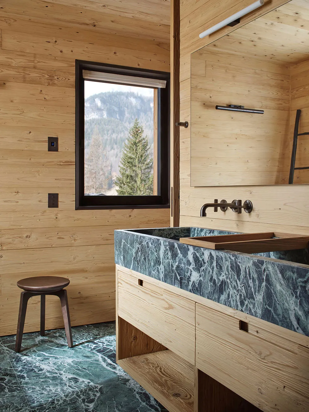 Ciepła elegancja w designie mieszkania w Włoskich Alpach - Gallery image 10