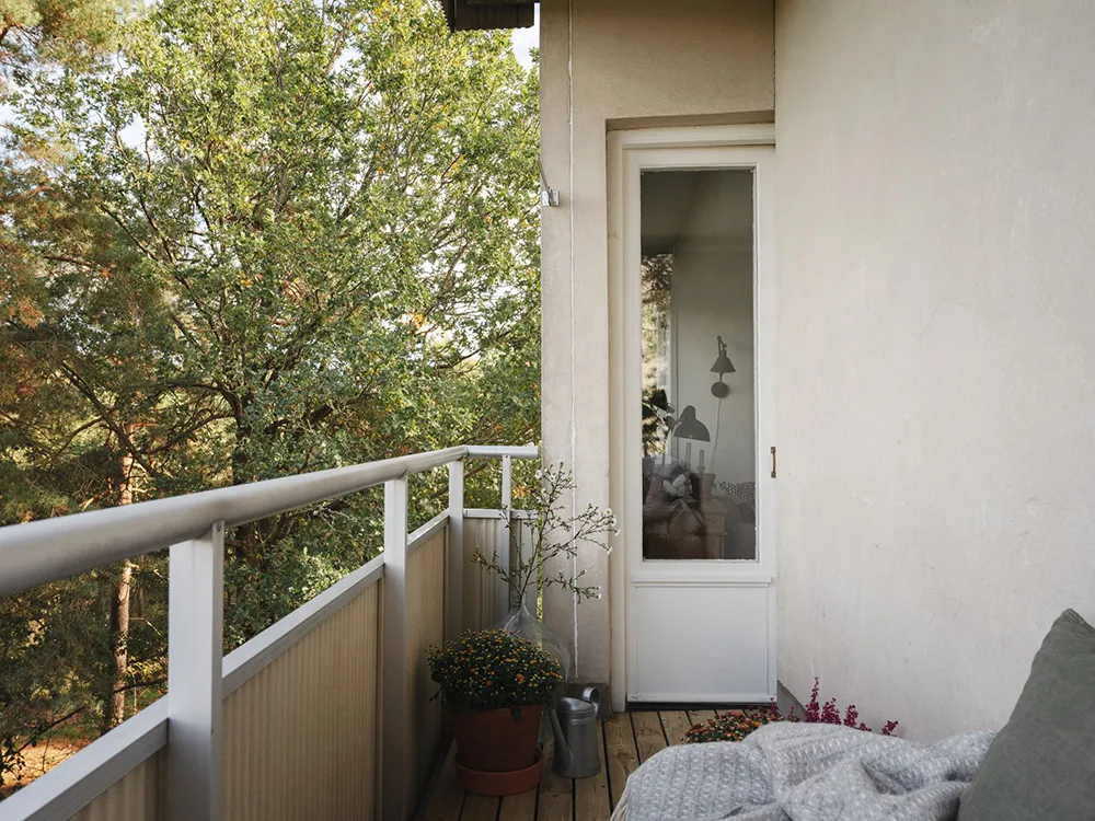 How in a country house: apartment with a fireplace and views of pine trees in Stockholm (63 sq. m) - Gallery image 8