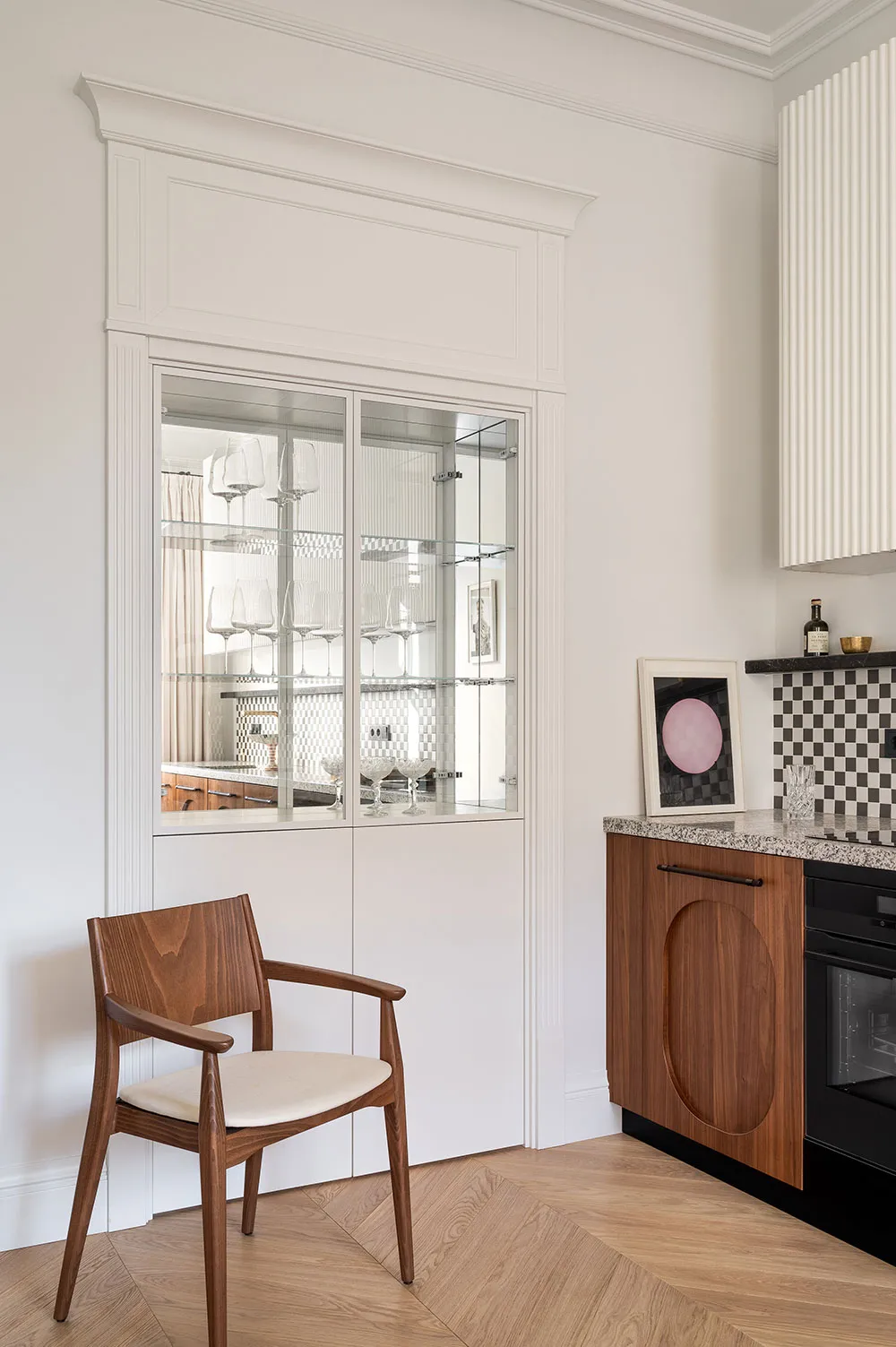 キーウに住む若い家族向けの、柔らかな雰囲気のモダンなインテリア - Gallery image 18