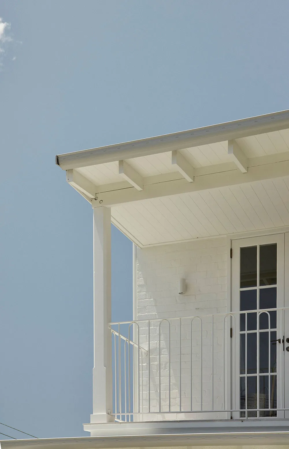 Небольшой белый домик с мягкими и располагающими интерьерами в Сиднее - Gallery image 18