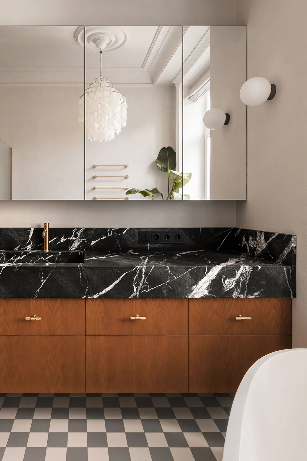 キーウに住む若い家族向けの、柔らかな雰囲気のモダンなインテリア - Gallery image 22