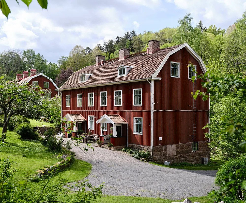 Un charmant domaine de campagne dans un cottage historique en Suède - Gallery image 1