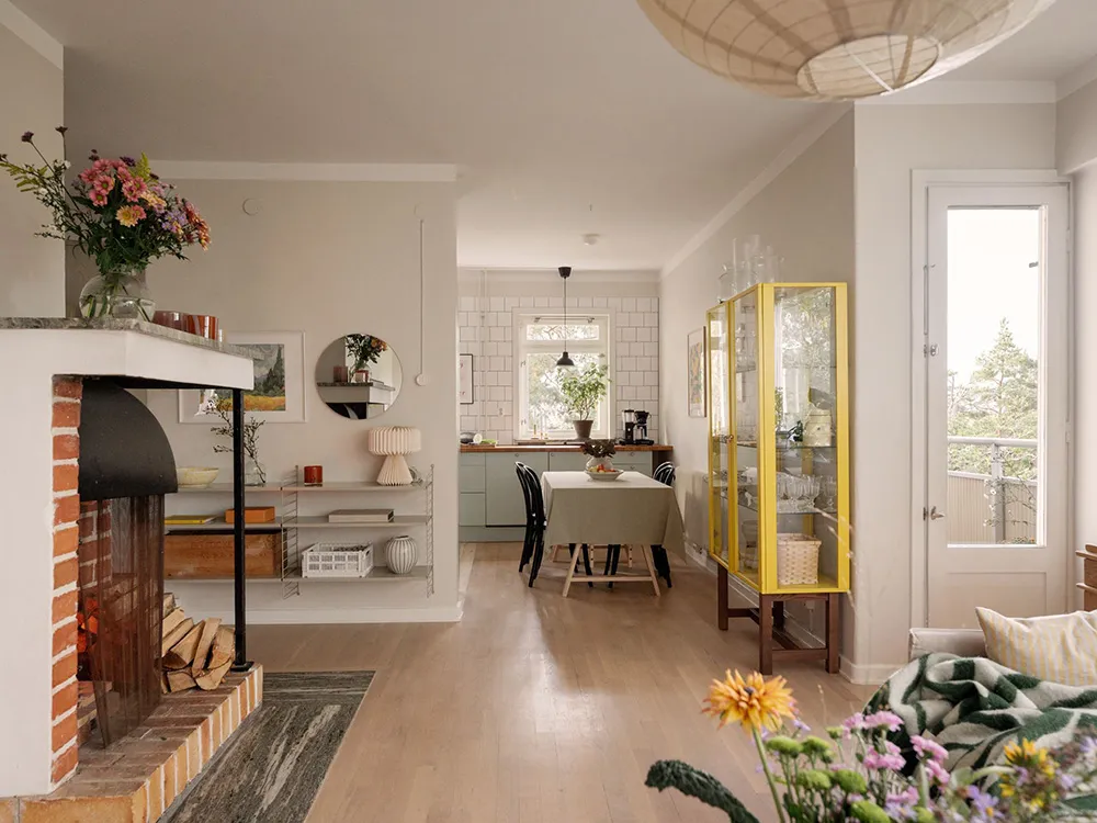 How in a country house: apartment with a fireplace and views of pine trees in Stockholm (63 sq. m) - Gallery image 9