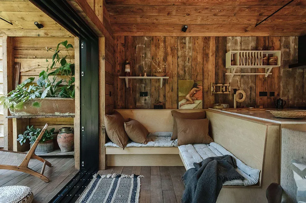 Полностью деревянный коттедж с видом на озеро в Англии - Gallery image 3