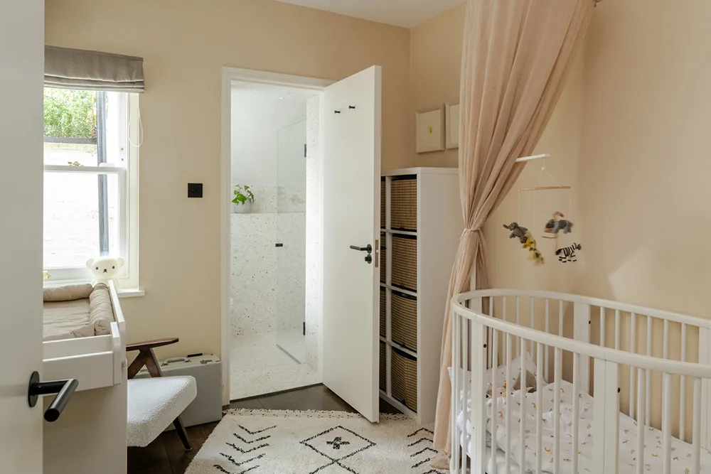 Современный интерьер викторианской квартиры в Лондоне с зелёной гостиной - Gallery image 18