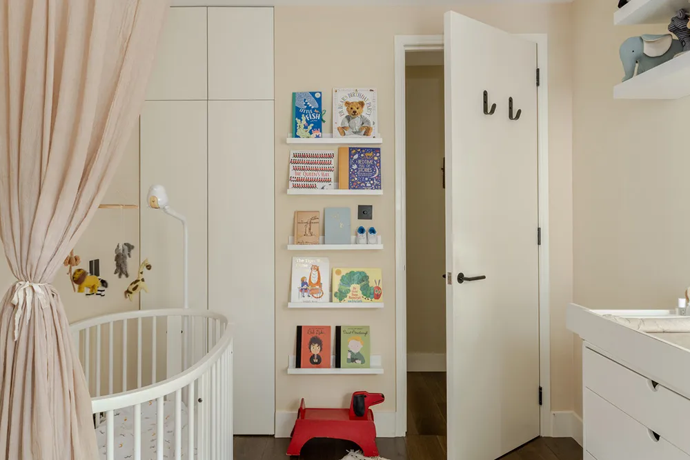 Современный интерьер викторианской квартиры в Лондоне с зелёной гостиной - Gallery image 19