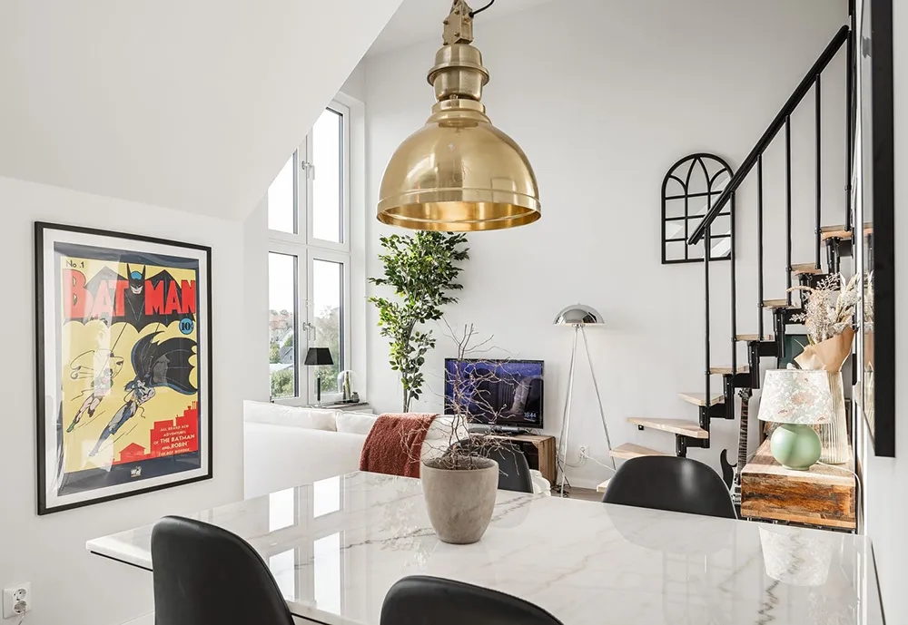 Kleiner schwarz-weißer Loft mit Attika in Schweden (41 qm) - Gallery image 7