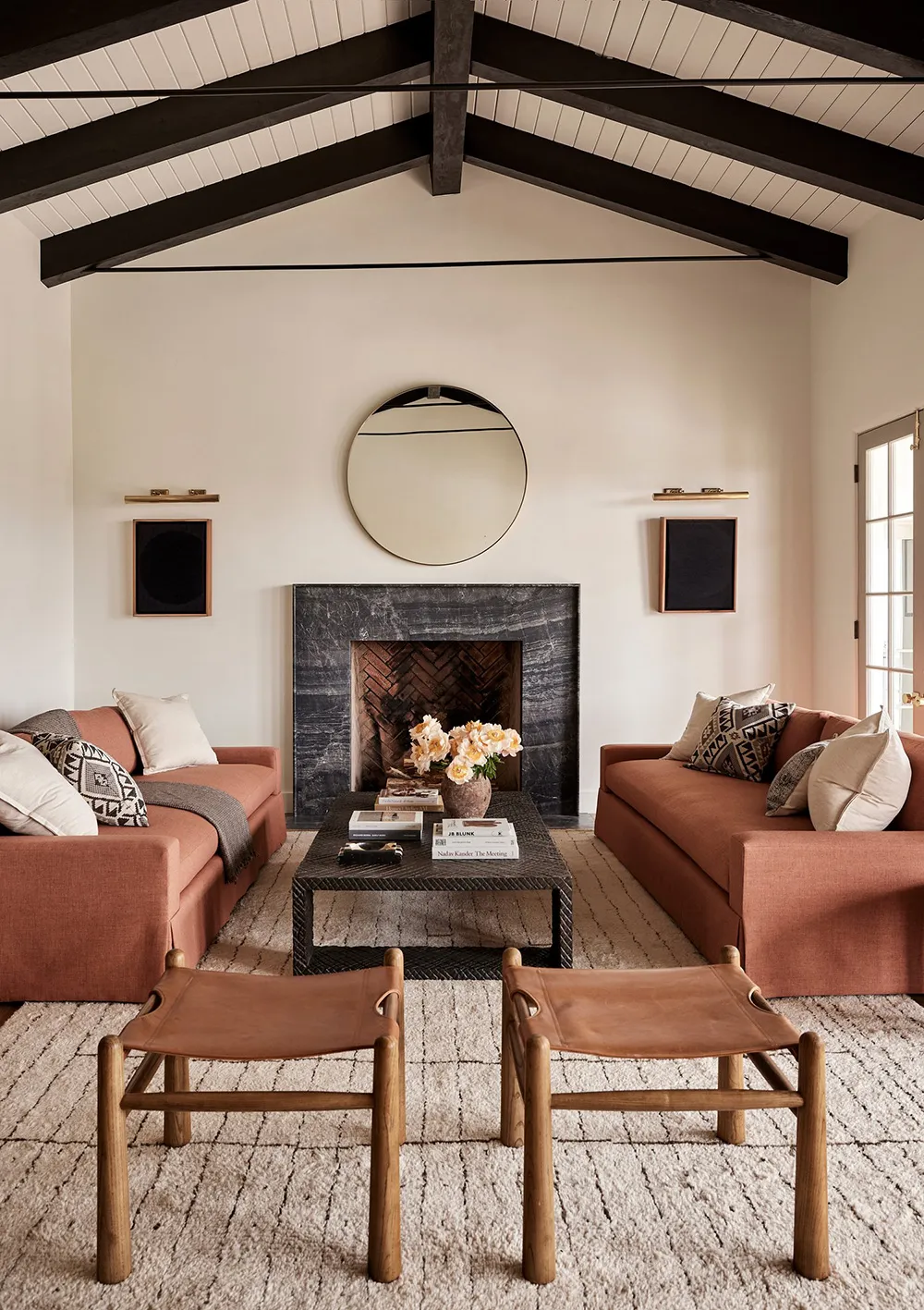 Расслабленная калифорнийская элегантность в дизайне виллы в испанском стиле - Gallery image 4