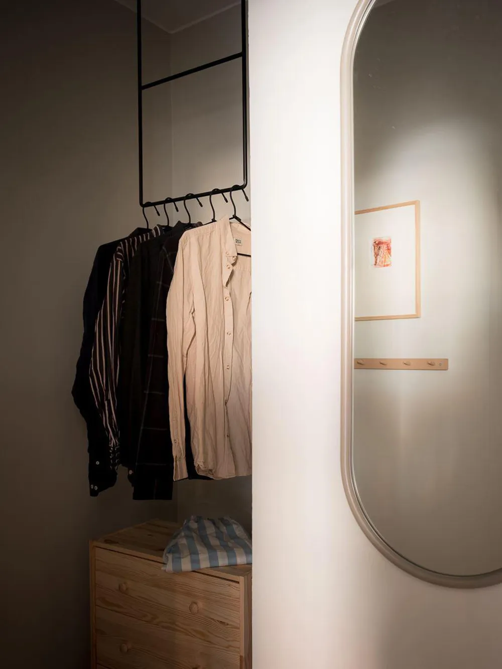 Stylish Pastel Interior of First-Floor Studio Apartment in Göttingen (43 sqm) - Gallery image 19