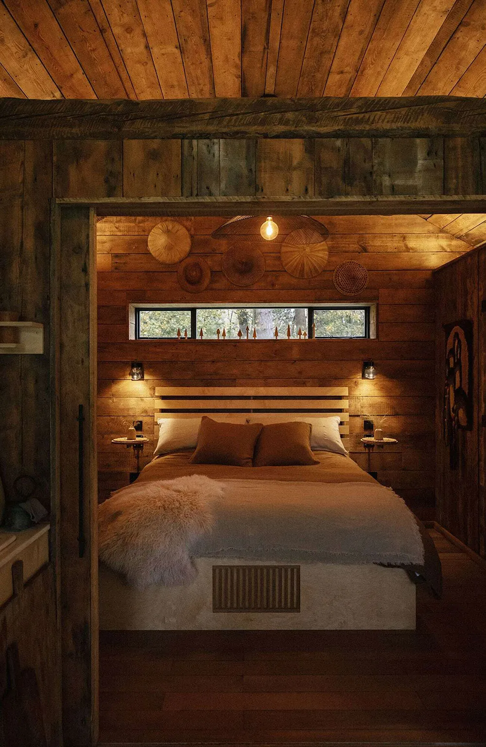 Полностью деревянный коттедж с видом на озеро в Англии - Gallery image 14