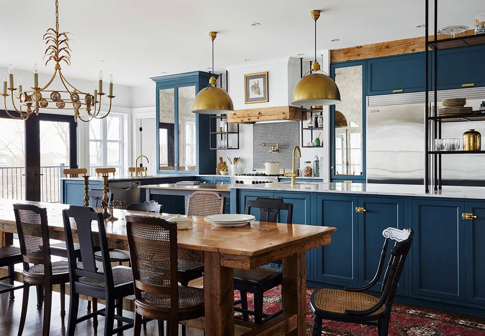 Vintage, moldings y acentos oscuros: hermosa casa familiar en Canadá - Gallery image 4