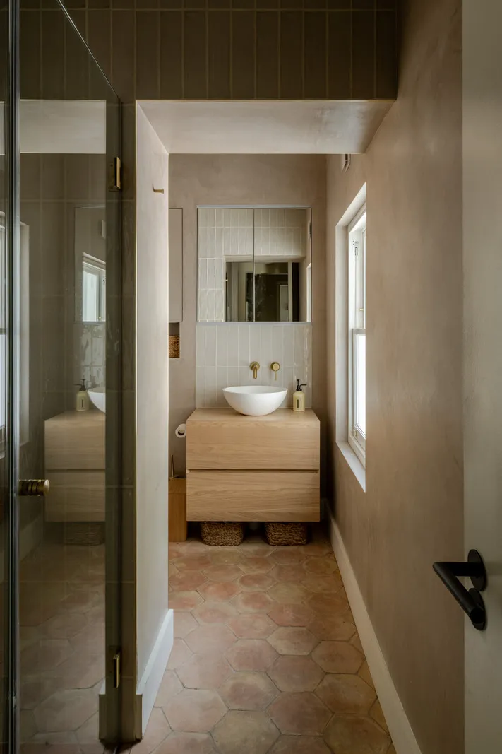 Современный интерьер викторианской квартиры в Лондоне с зелёной гостиной - Gallery image 12