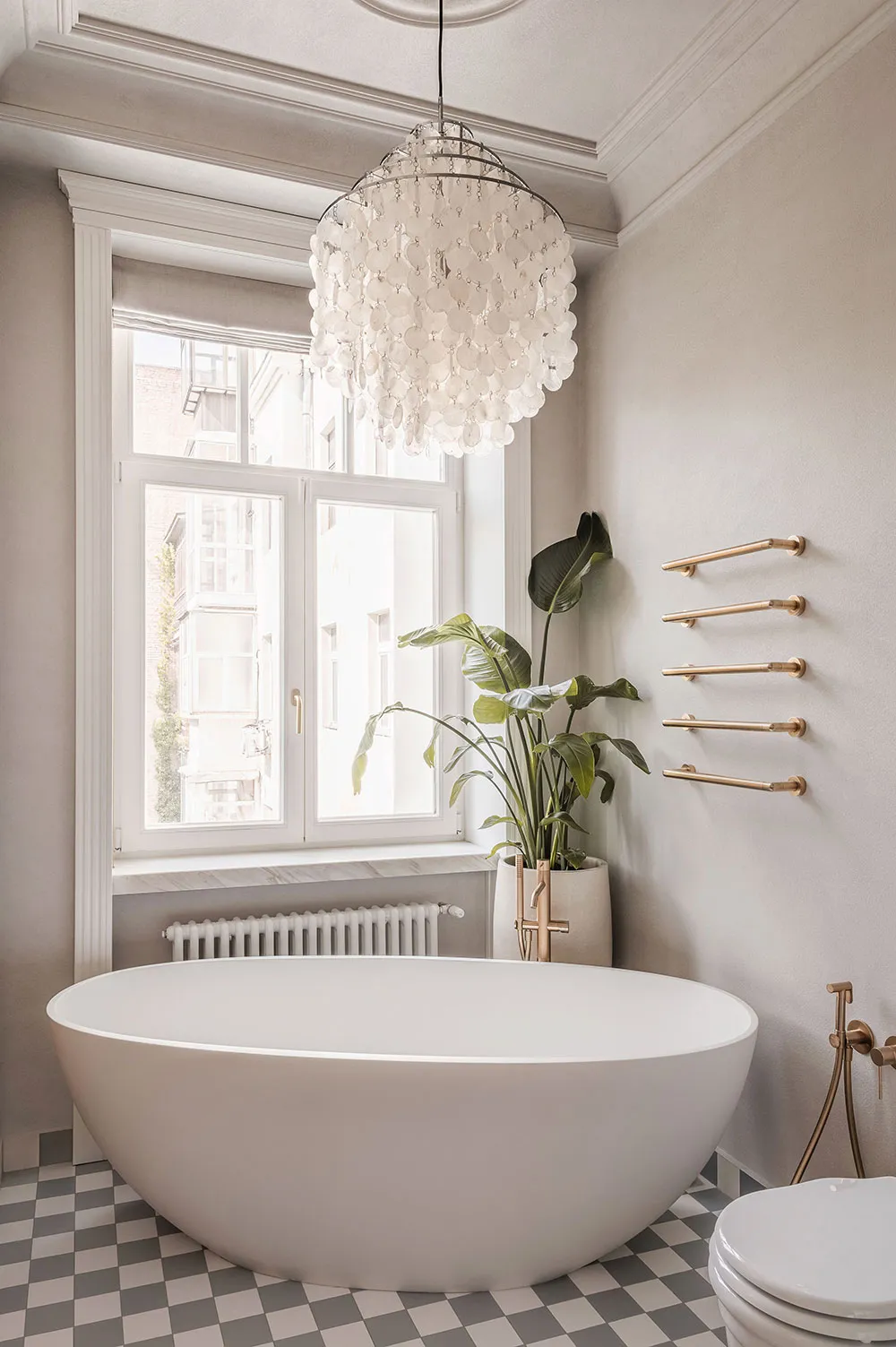 キーウに住む若い家族向けの、柔らかな雰囲気のモダンなインテリア - Gallery image 23