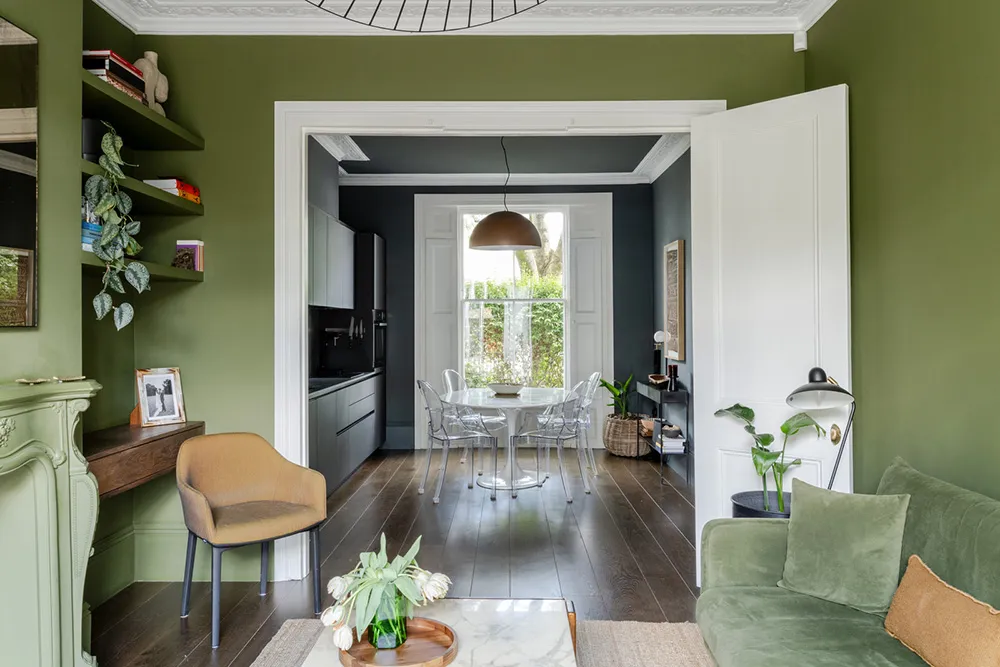 Современный интерьер викторианской квартиры в Лондоне с зелёной гостиной - Gallery image 10